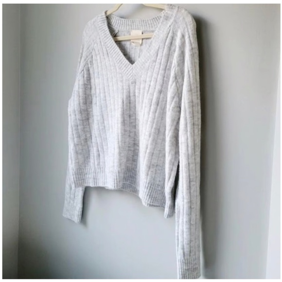 NWT Francesca's Harper Heritage Andy Sweater in Grey - Picture 3 of 7